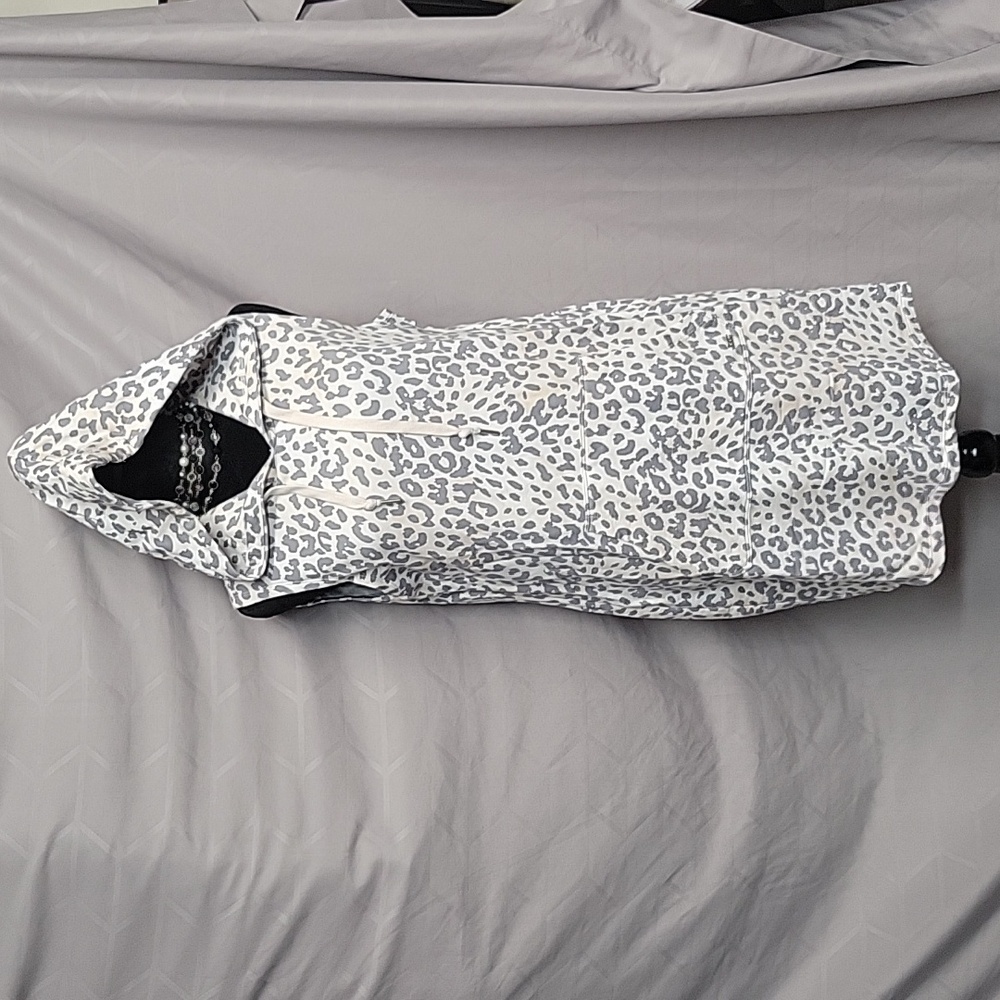 Marc New York Sleeveless Hooded Leopard Print Dress in White and Gray
